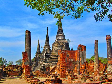 temple hopping  ayutthaya thailand nomadic experiences