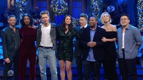 austin butler and snl cast serenade cecily strong with elvis s blue