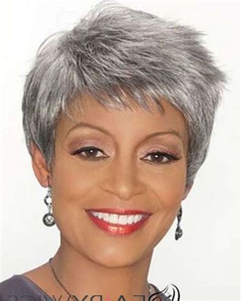 15 Best Pixie Hairstyles For Women Over 50 Short