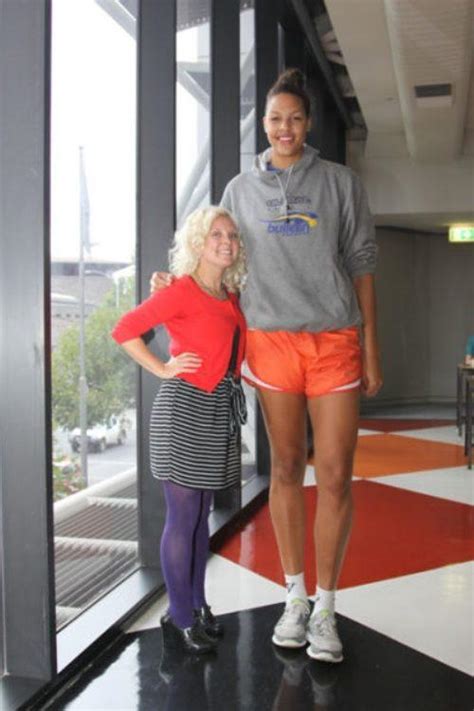 Extremely Tall Women If You Are In To That Kind Of Thing… 34