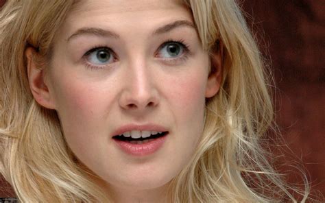 hollywood super stars rosamund pike hot and sexy pictures