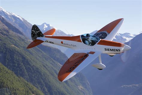 solar impluse founders create spin  aircraft