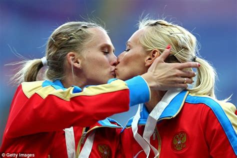 hot russian women kissing blonde orgasm videos