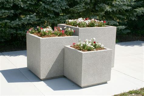 outdoor concrete planters   garden fioriere  cemento idee