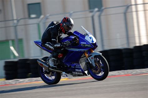 gytr race kit transforms yamaha yzf   supersport  racer mcn