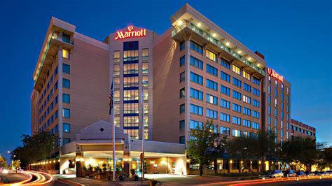 marriott beats growth estimate boosts  forecast travel weekly