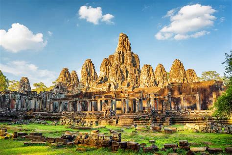 temple dangkor thom decouverte au cambodge cambodia roads