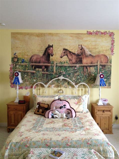 daughter   girly cowgirl  put  mural    room