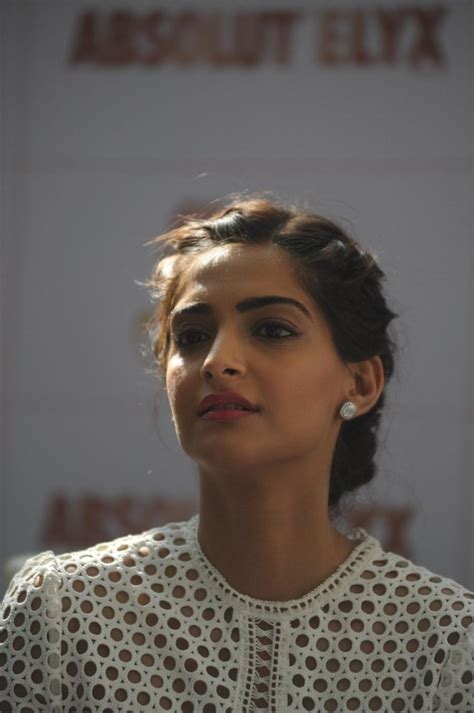 High Quality Bollywood Celebrity Pictures Sonam Kapoor