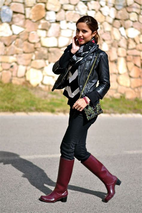 burgundy boots woman in rubberboots pinterest boots rain boots und burgundy boots