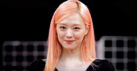 sulli truly transformed into the human peach with her new pink hair