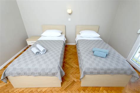 apartment oskar booking airbnb zadar viator adress  ulica stjepana radica zadarviator
