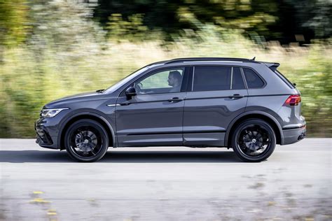 volkswagen tiguan shows  redesigned body    time carscoops