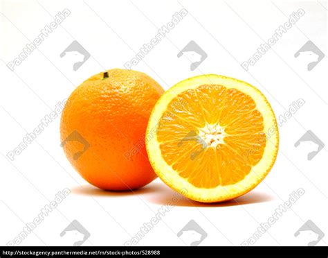 eineinhalb orangen lizenzfreies foto  bildagentur panthermedia