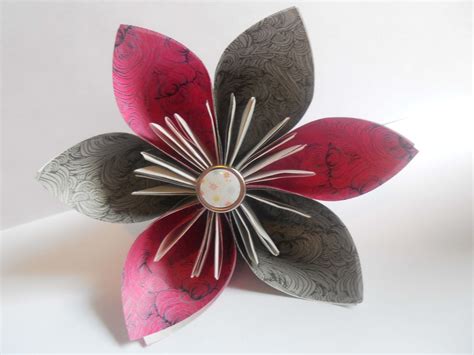 making  origami kusudama flower