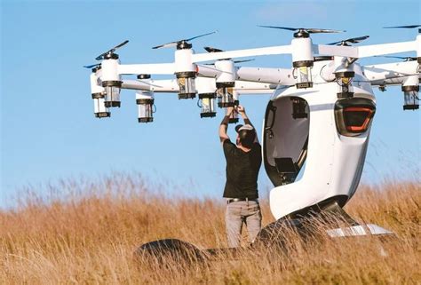 worlds  electric personal flying mashine wordlesstech drone flying vehicles