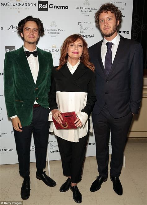 Susan Sarandon 70 Shows Off Sons With Tom Robbins Daily Mail Online