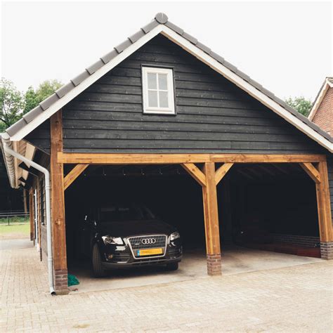 houten zwarte schuurt met overkapping parkeerplek house styles carport house