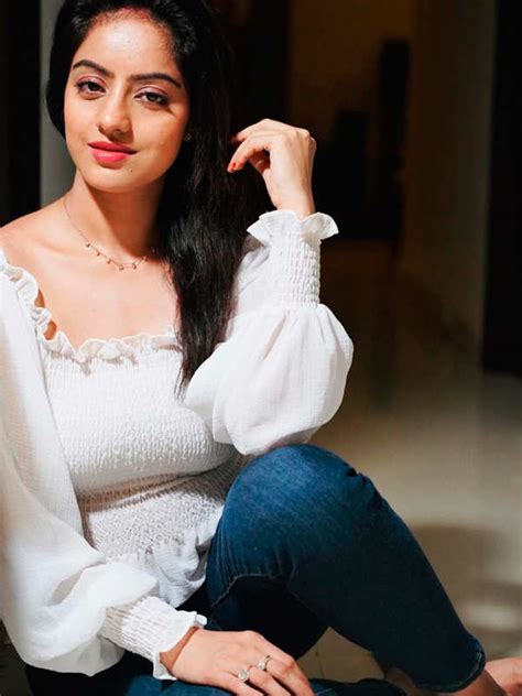 Diya Aur Baati Hum Fame Deepika Singh Is Making Heads Turn With Her