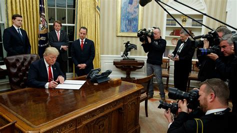 Trump Issues Executive Order To Begin Rolling Back Obamacare Fort