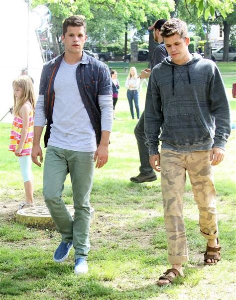 omg here s hot twin max carver spoon feeds equally hot