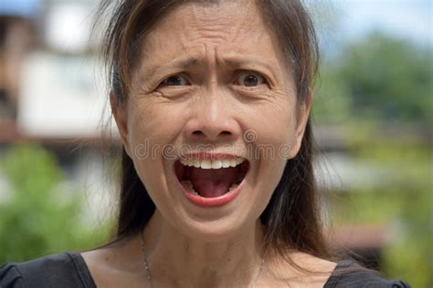 Demens Och Filipina Granny Fotografering För Bildbyråer Bild Av