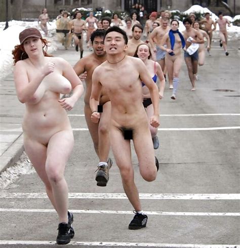 【画像】大学で行われた「全裸マラソン」、おっぱいとマ コ見放題でワロタ ポッカキット