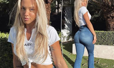 Tammy Hembrow Shows Off The Very Pert Derrière That Made Her Famous