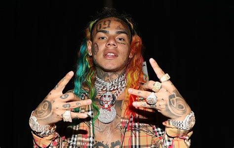 6ix9ine Show Off The Best Icy Chain In The Rap Game Naijafindmp3