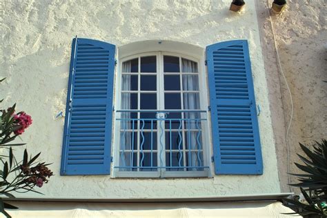 insatall exterior window shutters   build  house