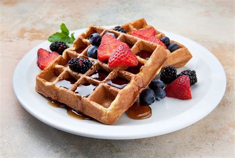 las mejores recetas de waffles dulces  salados completamente veganos  deliciosos eligeveg