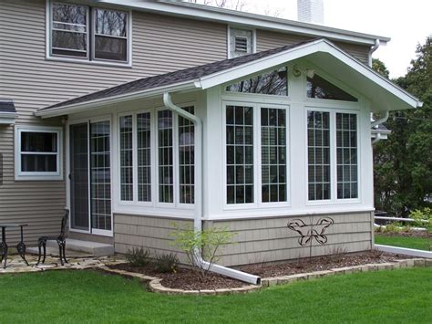 building  enclosed  porch google search house  porch sunroom designs  season