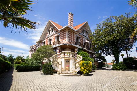 arcachon hotel le dauphin official website