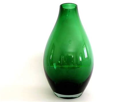 Vintage Emerald Green Vase Art Glass Bulbous Shape Possibly Poland