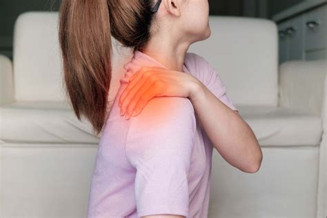 ways  relieve  shoulder blade pain  york bone joint