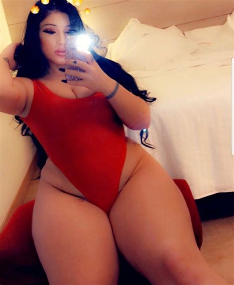i would suffocate myself between those thighs porn pic