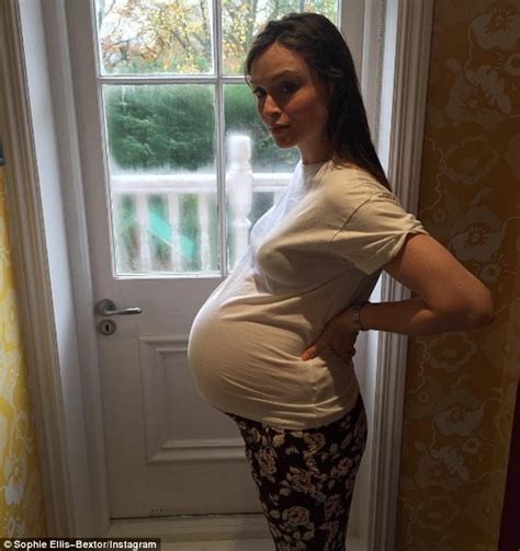 Heavily Pregnant Sophie Ellis Bextor Displays Burgeoning