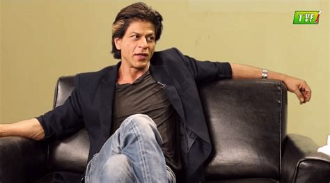 shah rukh khan features on tvf qtiyapa to promote happy new year watch video