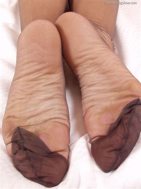 rht pantyhose feet close up