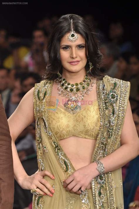 Zarine Khan Walks The Ramp For Ys 18 Show At Iijw Day 3 On 21st Aug