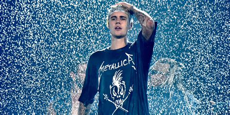 Watch Justin Bieber Fall Hard On His Butt During Sorry