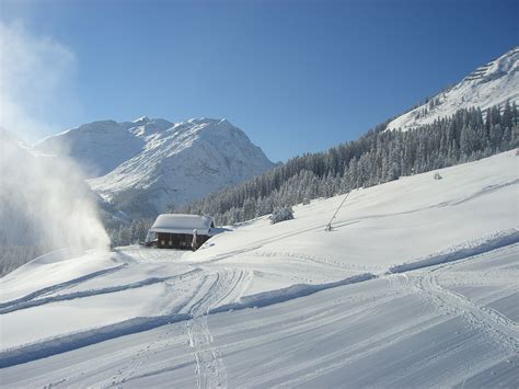 skigebiet lech zuers  arlberg eroeffnet den skiwinter landeck