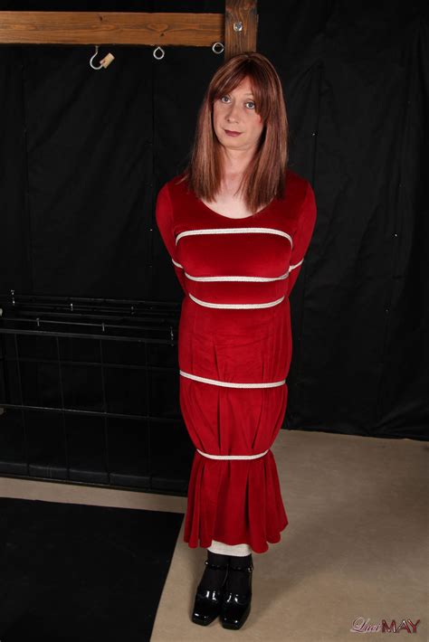 Bounded Shemale In Red Dress Photo 7
