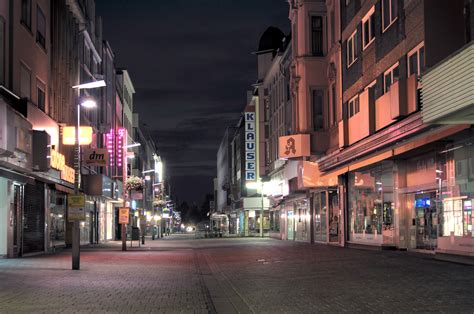 oberhausen marktstrasse bei nacht foto bild architektur