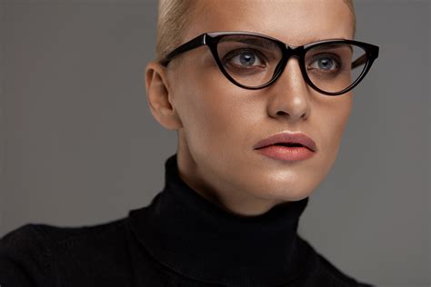 the best short hairstyles to wear with glasses hair world magazine