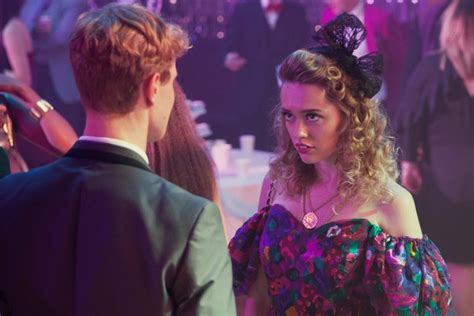Sex Education Netflix Series Cast Here S The Scoop On Emma Mackey