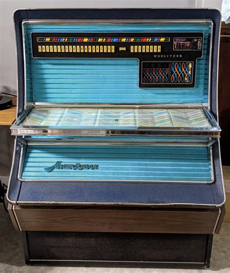wurlitzer americana  jukebox  records ithaca vintage