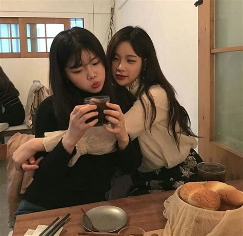 Lesbian Pictures Best Friend Hug Korean Best Friends Cute Lesbian