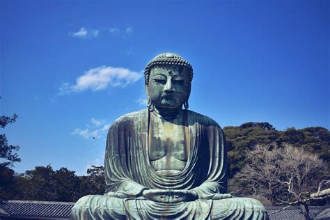 famous giant buddha statues   world travel tomorrow
