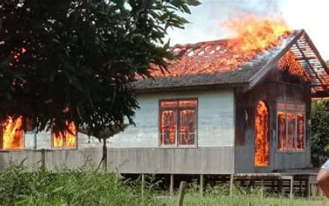 kebakaran ludeskan rumah  desa dehes katingan